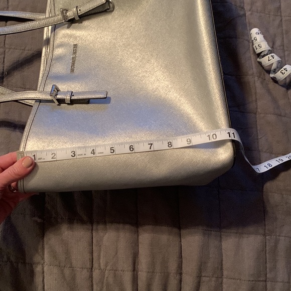 Michael Kors metallic silver large Jet Set tote bag. Excellent condition. - Picture 8 of 11